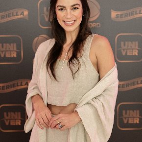 Pamela Otero em evento de lançamento de televisão